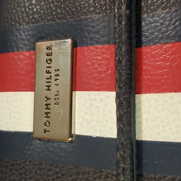Tommy Hilfiger Wallet Signature Red, White and Blue. - Picture 5 of 13